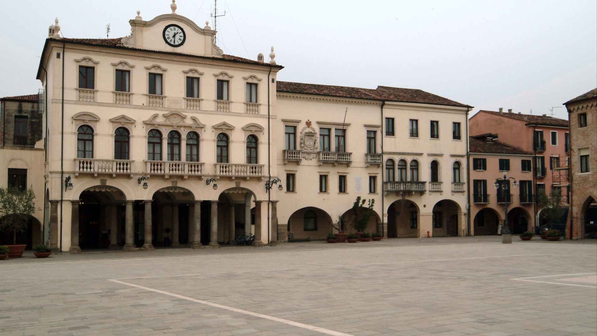 palazzo municipale este facciata